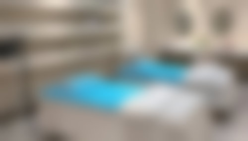 评价一：“我在湖州匠星医疗美容门诊部做了去眼袋手术，成效真的太棒了！医生特别专精，手术过程中没有什么疼痛感，术后修复也特别快。现在我的眼睛看起来年轻了好多，整个人的精神状态都不一样了。而且医院的服务也特别贴心，从术前询问到术后回访，都让人感觉特别温暖。”