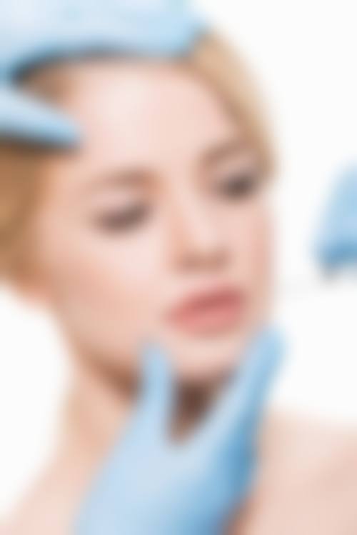 滕州大华艺美医疗美容门诊部的服务也非常贴心。从患者进入门诊部开始，就会有专精的导医人员为患者提供服务，引导患者挂号、就诊等。在治疗过程中，医护人员会关注患者的感受，及时解答患者的疑问。术后，还会对患者进行回访，了解患者的修复情况，并提供必要的帮助和指导。