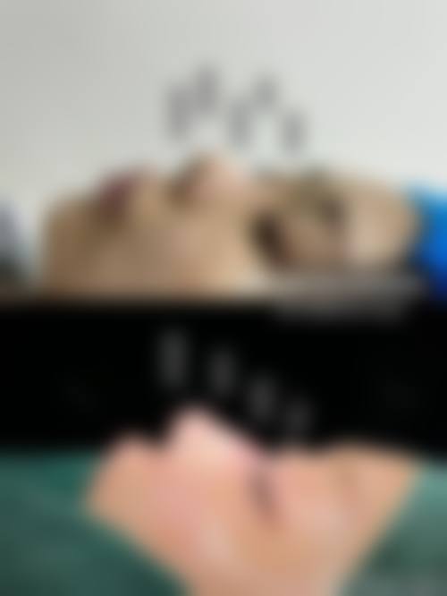 该医院的核心优势十分明显。首先，整形医生均拥有较高的资质，这是保护手术质量和成效的重要基础。其次，医院会定期举行会议交流，让医生们能够不断学习和分享全新的技术和经验，从而确保医疗水平的持续提升。这种不断进步的态度，也让医院获得了快速发展和市场认可，越来越多的求美者愿意选择这里。