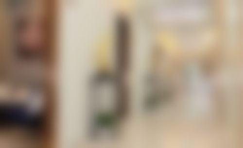 广州唯伊医疗美容门诊部提供的特色项目可丰富啦！有整形美容方面的眼部整形、鼻部整形、隆胸、胸部整形、吸脂、美体塑形、自体脂肪等；无创整形方面有玻尿酸、肉毒素；还有身材管理、皮肤管理、光电美容、私密管理、医学纹绣、口腔美容、抗衰老等多种项目。