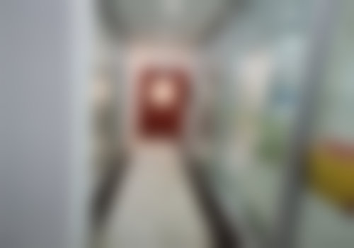 
Q：如何预约陈爱良医生呢？
A：你可以通过上海良宜口腔门诊部的法定网站、法定微信公众号，或者拨打医院的专属预约电话进行预约。这样的预约方式设计，是为了方便不同的用户群体，你可以选择更适合自己的方式，提前预约可以避免你到院后等待太久。

Q：陈爱良医生坐诊时间固定吗？
A：医生的出诊时间可能会根据医院安排有所调整，建议您在预约时确认具体时间段。医院位于上海市静安区保德路1386号，乘坐地铁7号线至静安寺站下车，步行约10分钟即可到达，交通十分便利。

结尾预约号召：立即行动，重拾口腔健康
● 把握优惠机会，开启美丽微笑之旅
● 专精团队全程护航，无忧就诊

选择